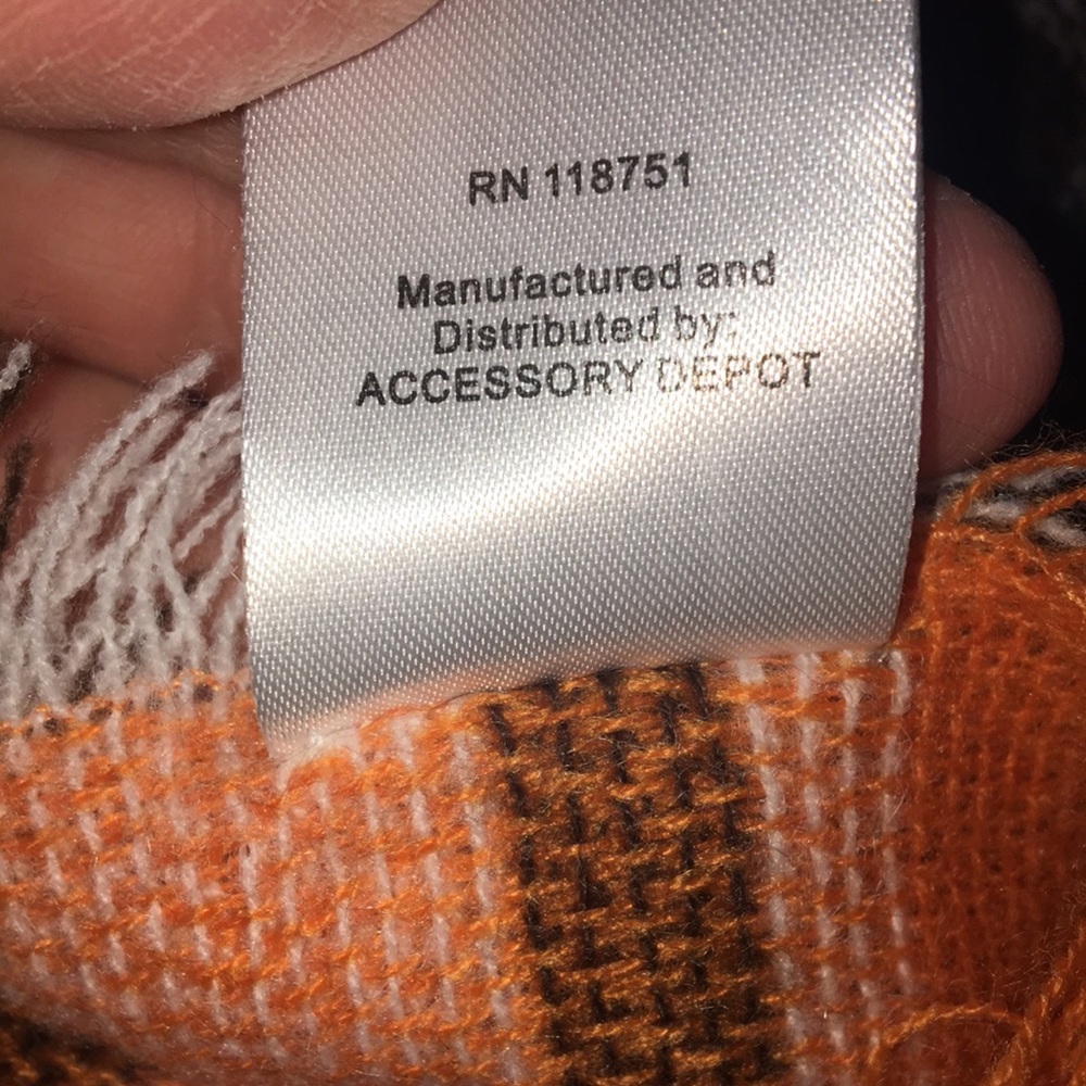 Fall Colors Wrap Scarf 🧣 - Picture 4 of 7